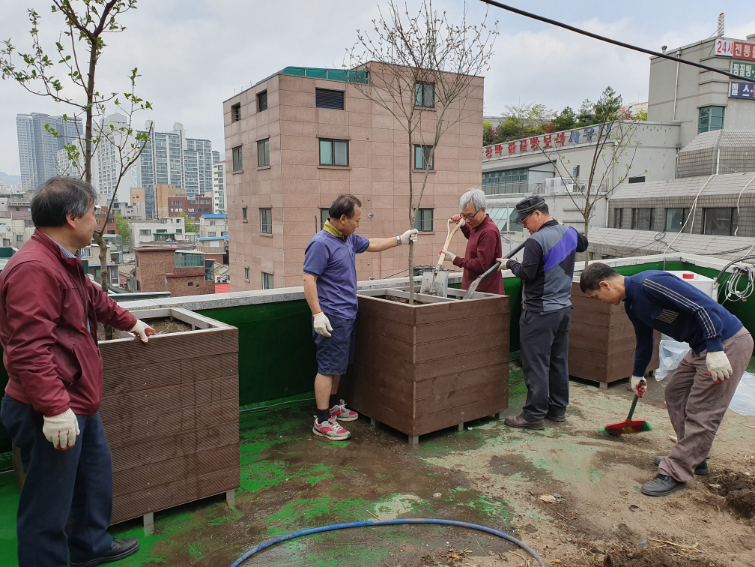 선교관 옥상 정리 및 화분제작/설치 작업