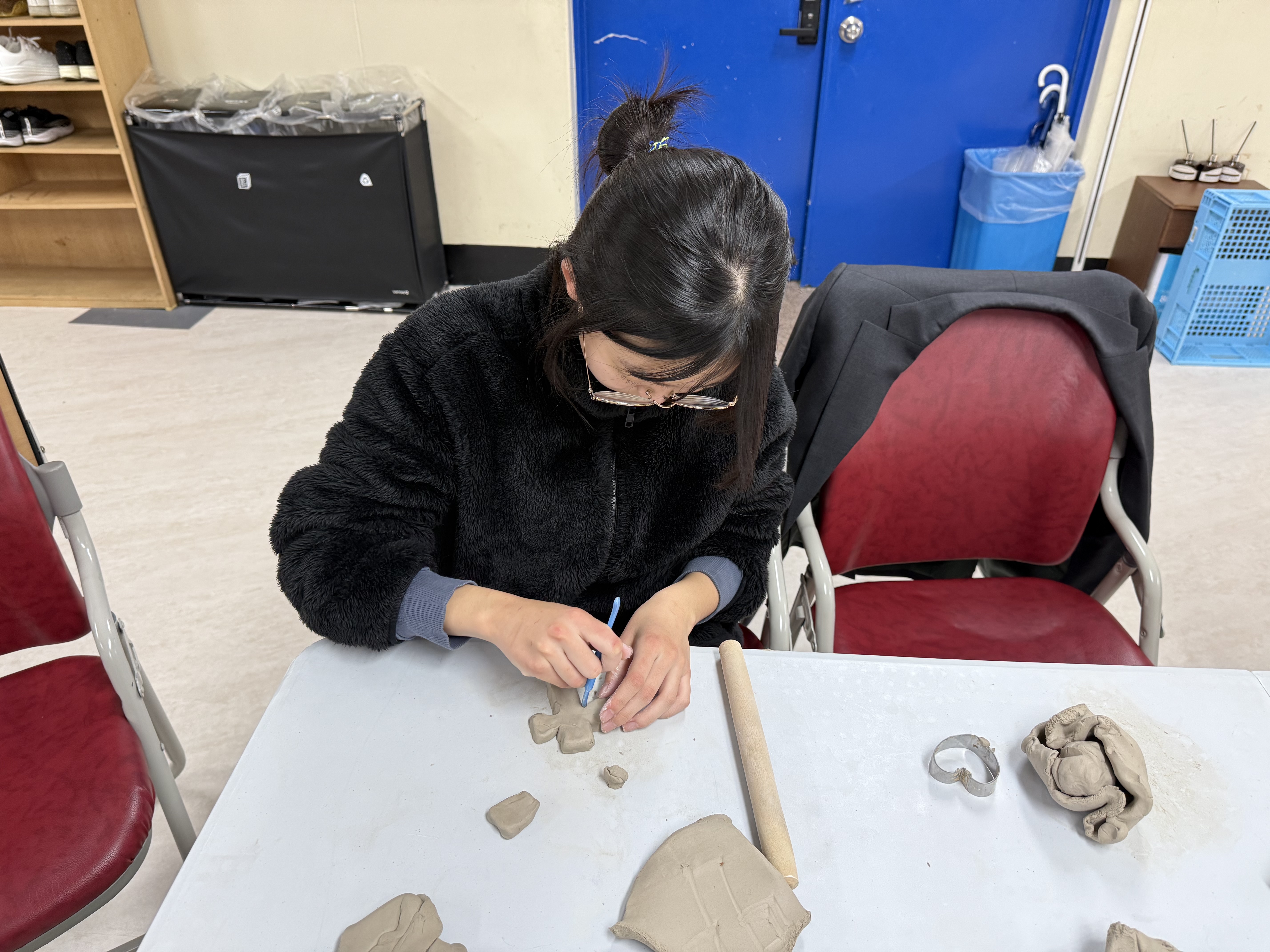 251130 청소년부 예배 2부활동(도자기 만들기)